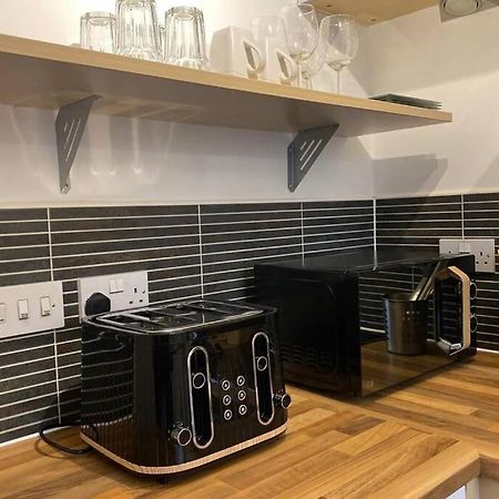 The Onyx Suite - 1 Bed Apartment W/ Free Parking Кардиф Екстериор снимка