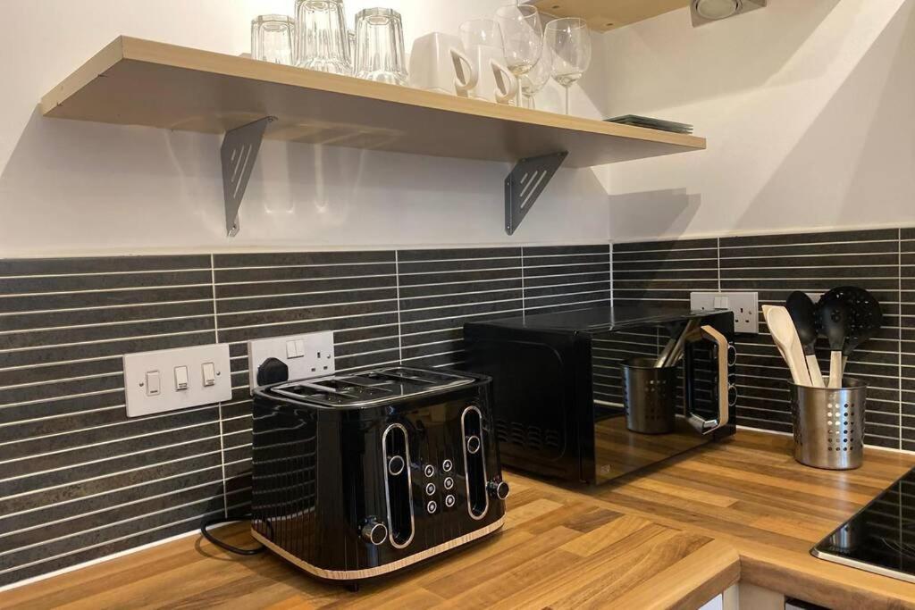 The Onyx Suite - 1 Bed Apartment W/ Free Parking Кардиф Екстериор снимка