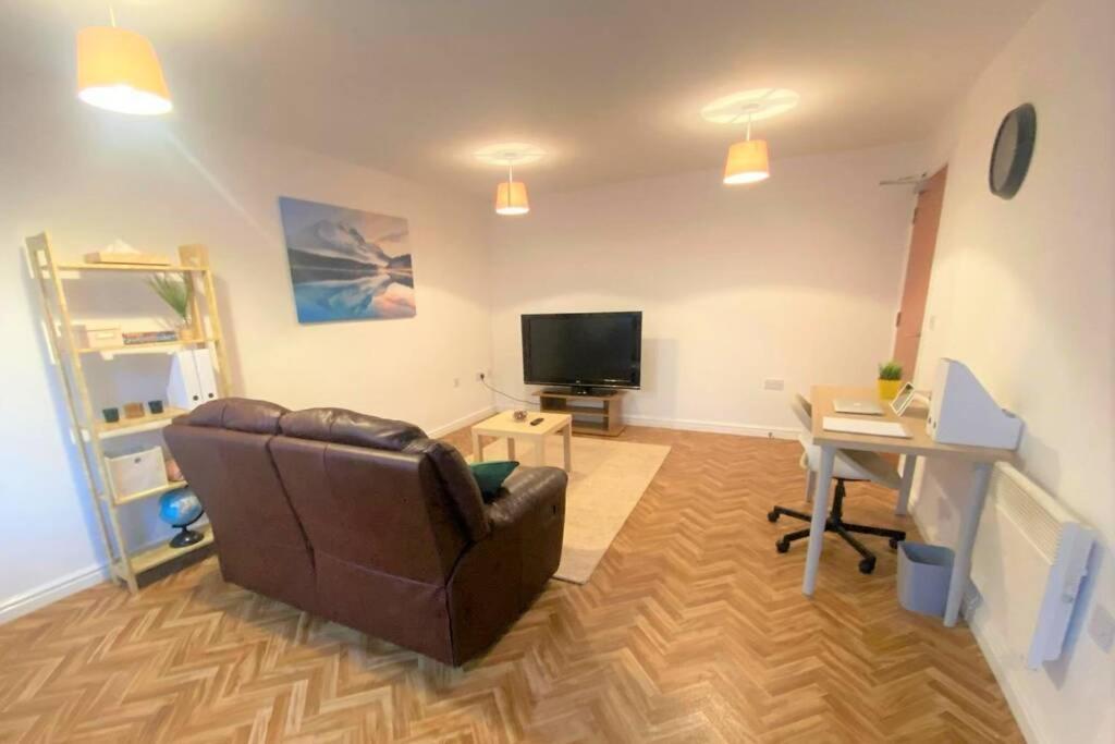 The Onyx Suite - 1 Bed Apartment W/ Free Parking Кардиф Екстериор снимка