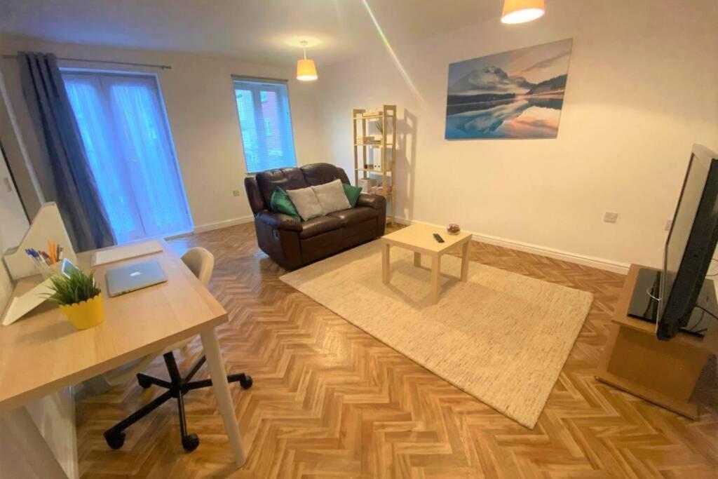 The Onyx Suite - 1 Bed Apartment W/ Free Parking Кардиф Екстериор снимка